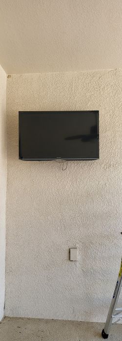 42in Sony Tv With Wall Mount