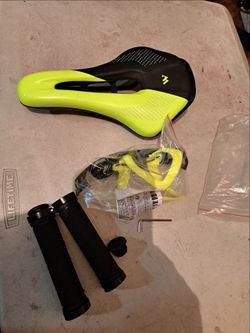 Bicycle custom saddle. Grips. Bottle Holder new