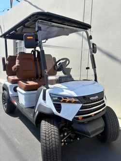 2027 VOYAGER COMMANDER 4-FORWARD 72-VOLT LITHIUM STREET LEGAL LSV/NEV GOLF CART IN METALLIC GLOSS WHITE W/SADDLE BROWN SEATS