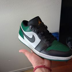  Jordan 1  Low Green Toe 