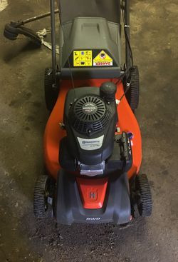 Husqvarna LC221 RH with Honda GCV Motor in Excellent Condition