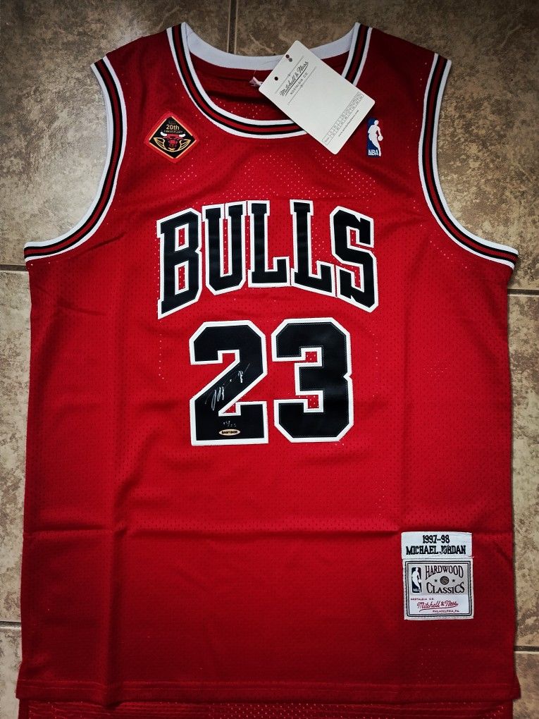 Michael Jordan Bulls Jersey 