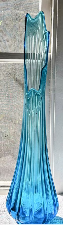 Rare 1960's 26" L E Smith Peacock Stretch Vase...Pick Up Only 