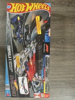 Hot Wheels Race Formula 1Grand Prix Circuit Track 3pk 1:64 Scale Die Cast Toy Cars