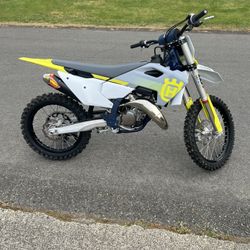 2 Stroke, only 4hrs on it! $5,500