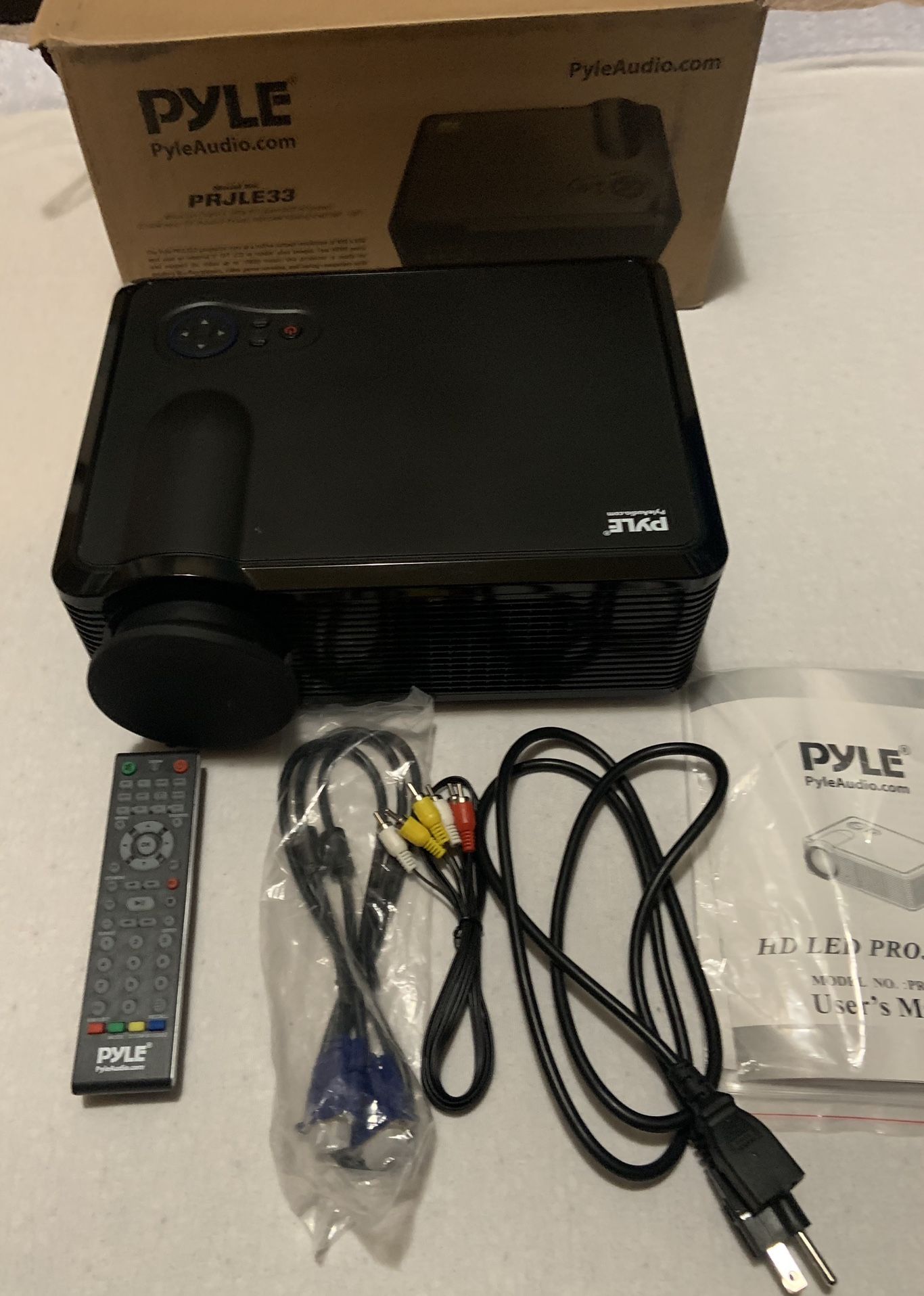 Pyle Pro PRJLE33 1080p Portable LED Projector - Black