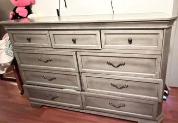 King bed /dresser