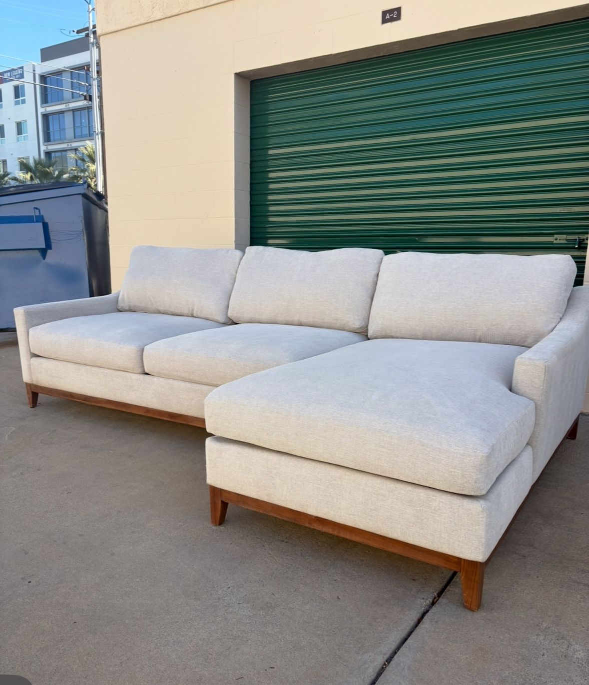 Living Spaces Couch 🛻 Delivery Available🛻
