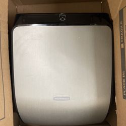 Kimberly-Clark n.a E White Paper Towel Dispenser-Motion Sensor Dispensing-16.44 in Overall Length-12.66 in Width-34349 