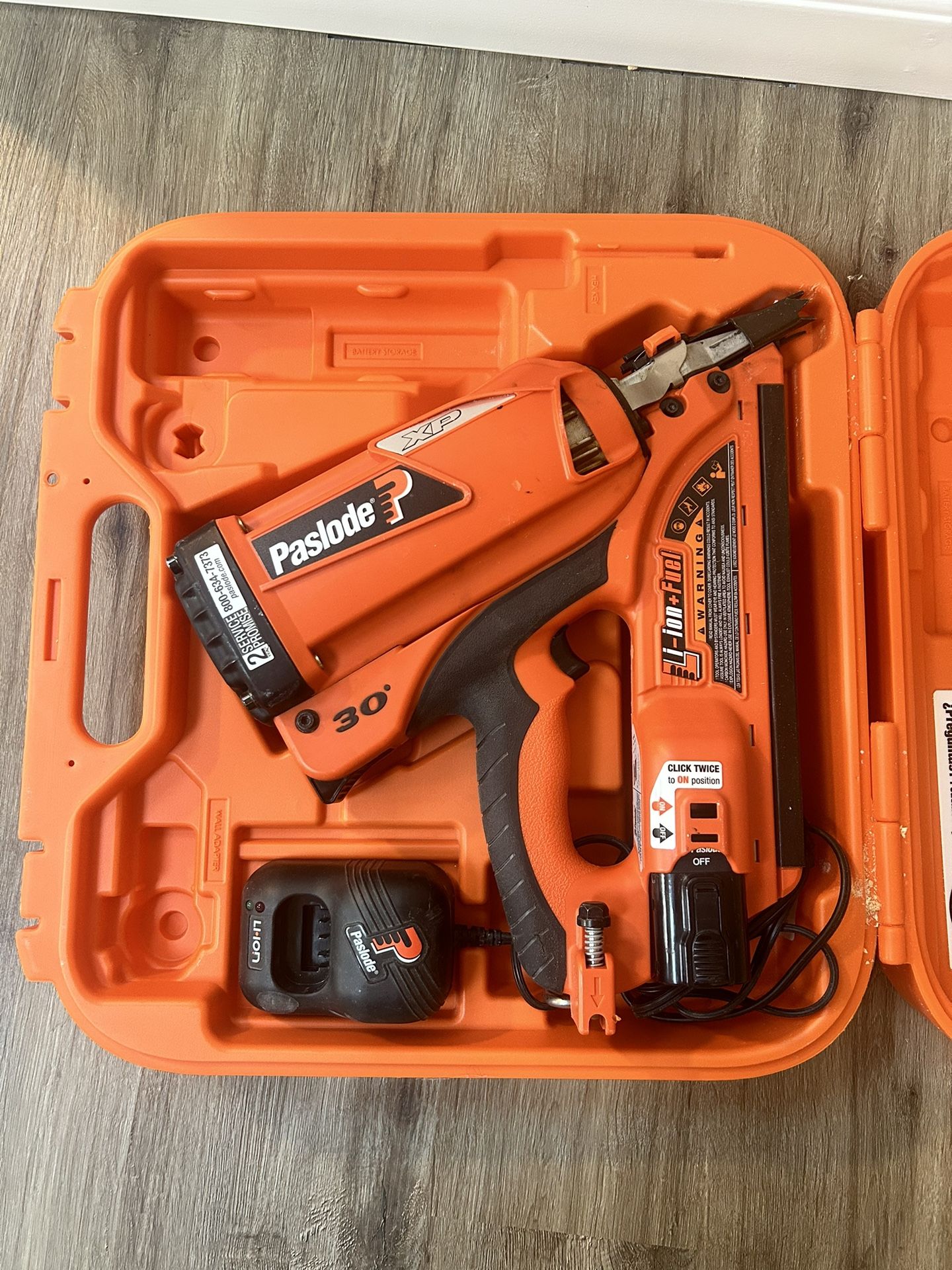 Paslode Cordless Framing Nailer (CF325XP) **NAILS INCLUDED**