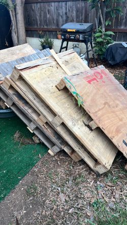Pallets /wood