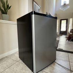 Mini Fridge With Freezer