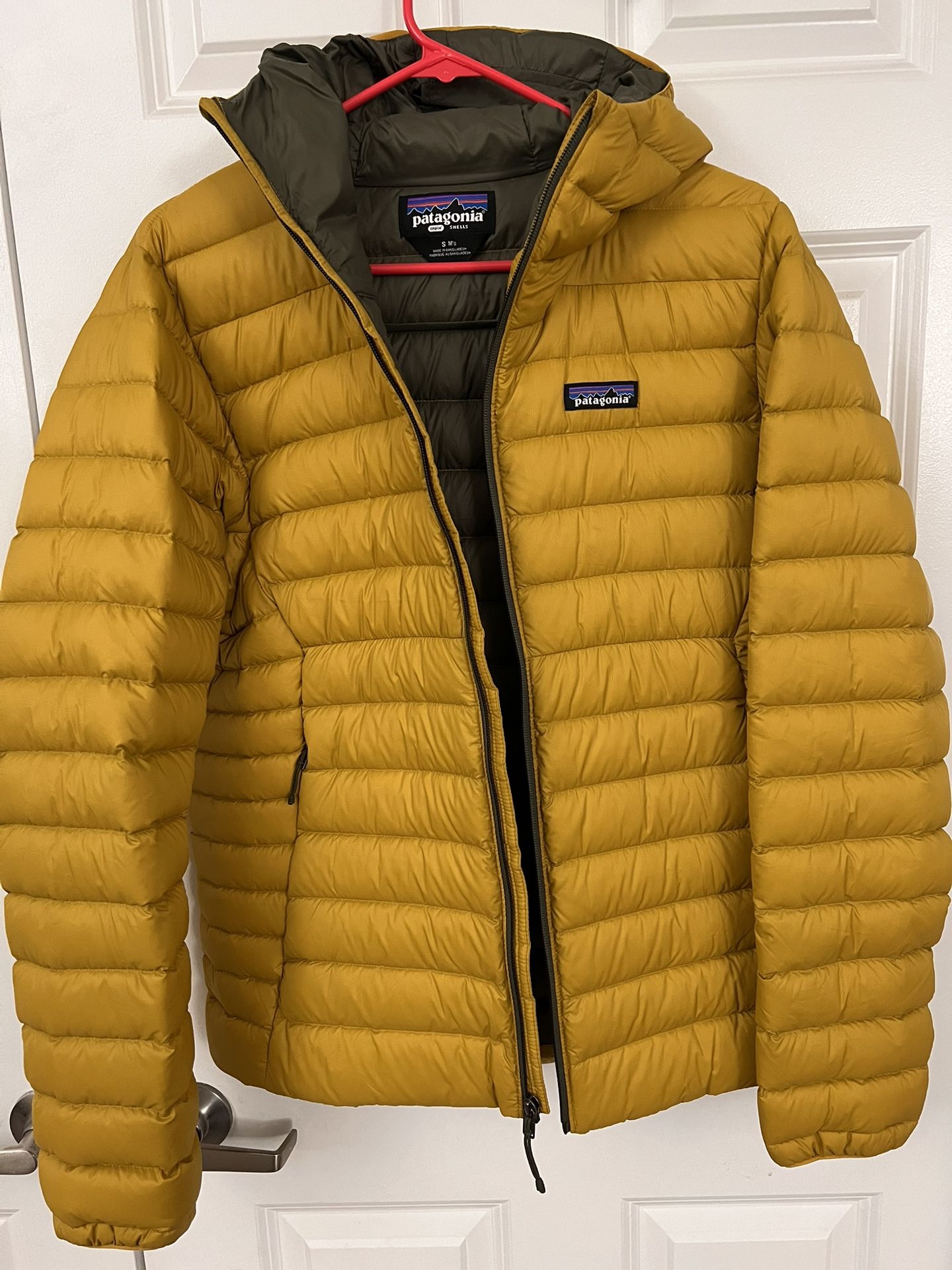 Patagonia down Men’s sweater with hood