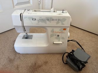 Huskystar by Husqvarna Viking Sewing Machine, Model E10