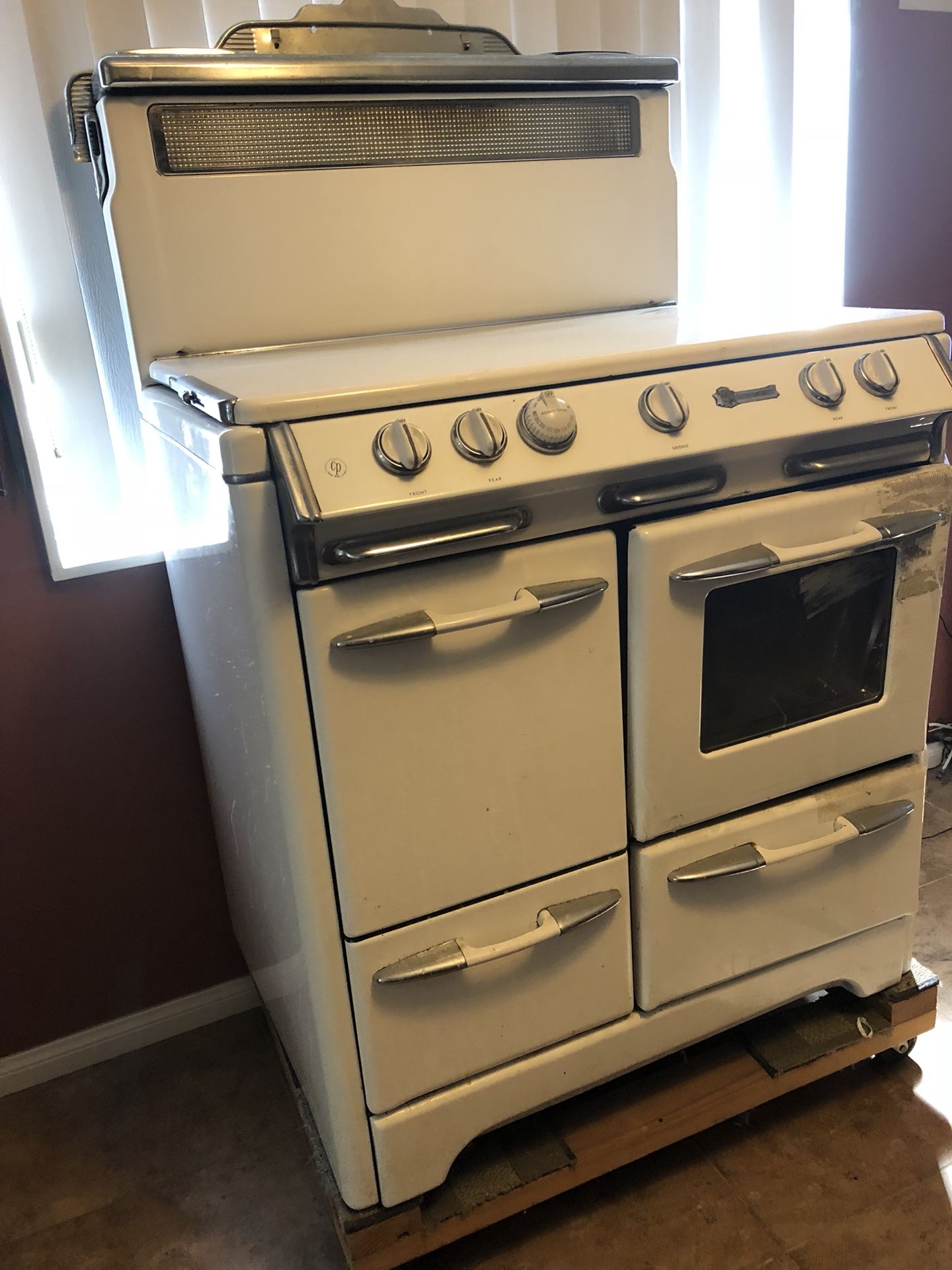 okeefe and merritt kitchen stove        
        <figure class=