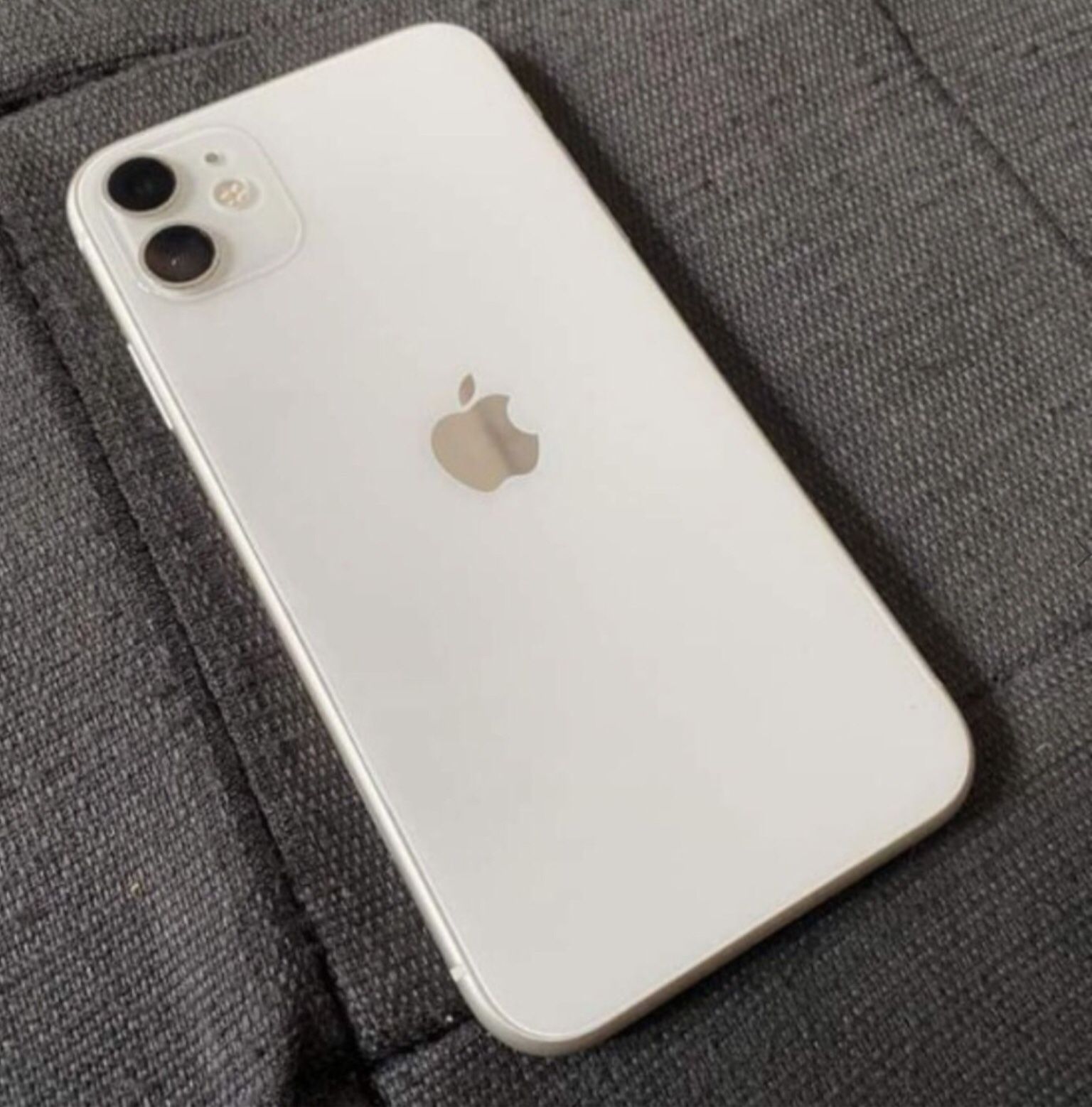 IPhone 11 128gb White AT&T Cricket Straight Talk