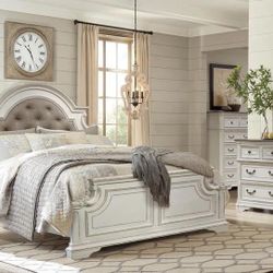 Beautiful White Farmhouse 4pc Bedroom Set