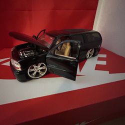 JADA Dub City Big Ballers 2003 GMC Yukon Denali 1:24 Scale Diecast Black