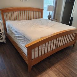Ross & Simmons Real Wood Bed