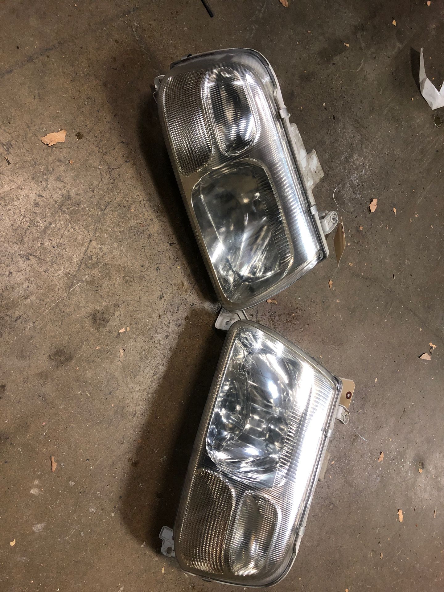 1(contact info removed) Suzuki Grand Vitara front headlight