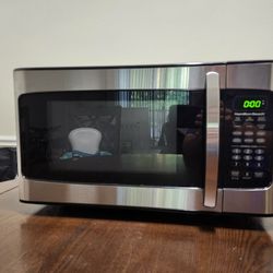 LIKE NEW 1000 Watt Hamilton Beach Microwave 