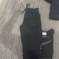 Nike Tech Black Suit