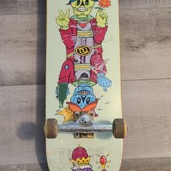 Queen Skate Board With Thunder Trucks 