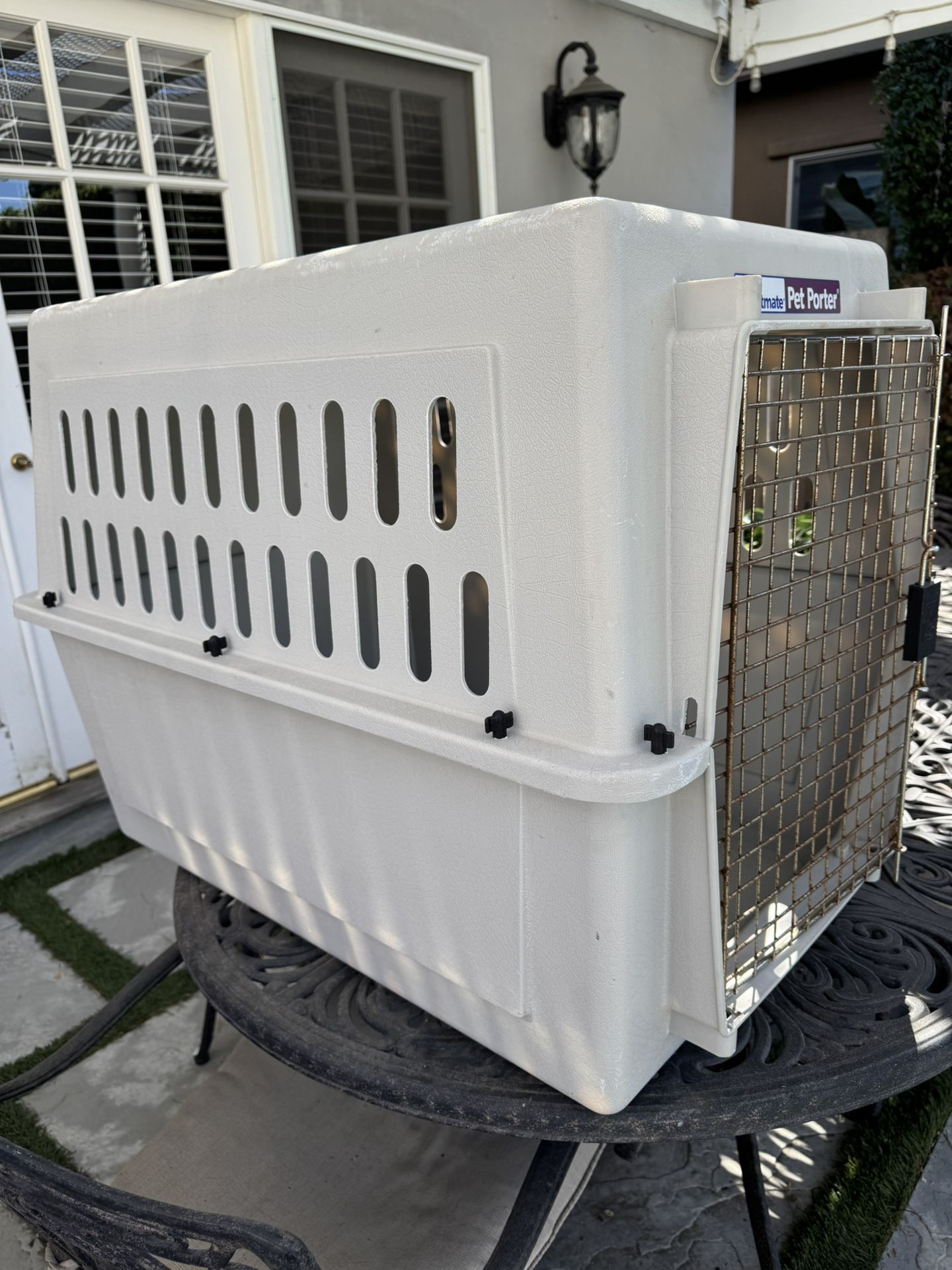Petmate Pet carrier