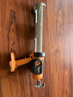 RIDGID R84040 - 18V Cordless Electric Caulk & Adhesive Caulking Gun