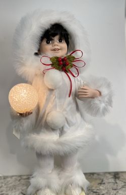 Motion-ettes of Christmas. Girl with eskimo outfit holding a snowball