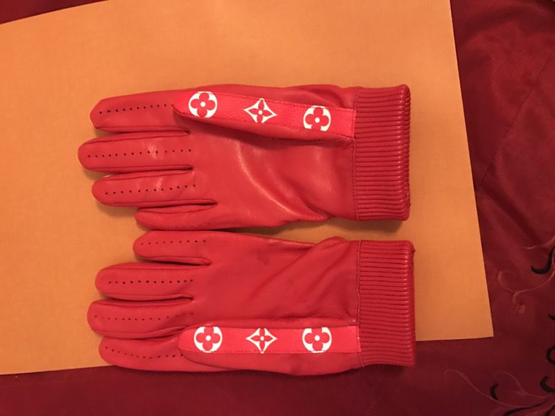 Louis Vuitton supreme leather gloves