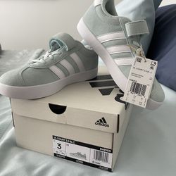 NWT Adidas Size 3