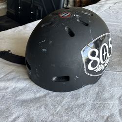 Ski helmet