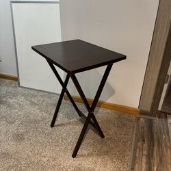 Folding table