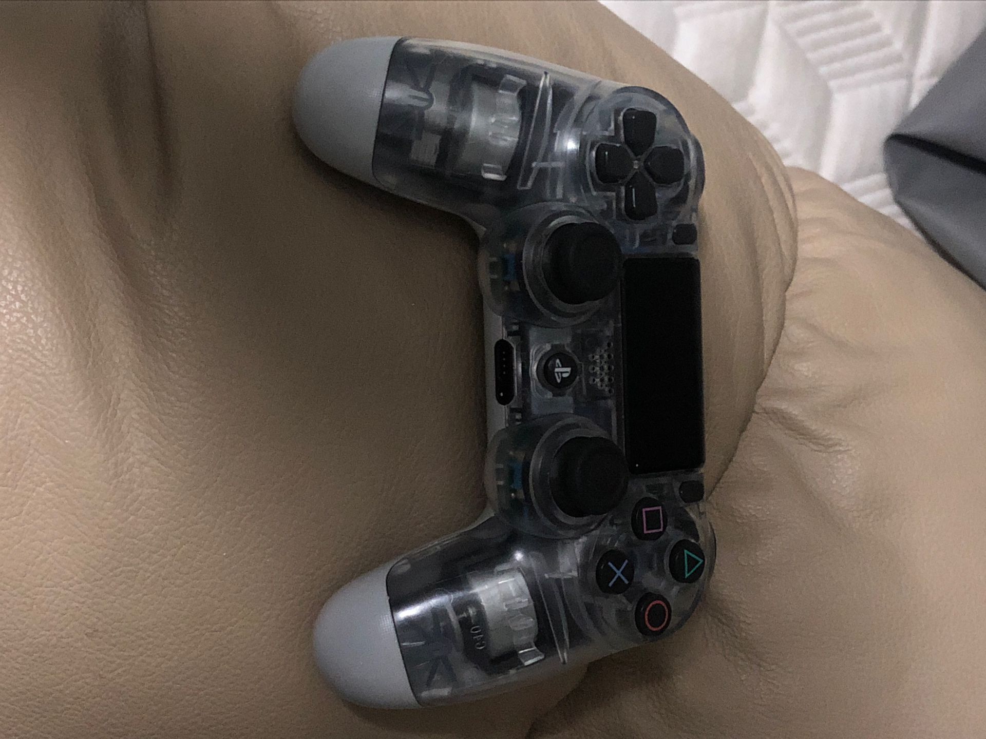 PlayStation 4 + controller