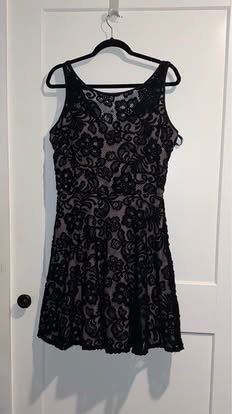 Blu Sage black floral lace cocktail dress with a contrasting nude lining size 14 must pick up