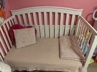 Crib/ Toddler Bed With Mattress 