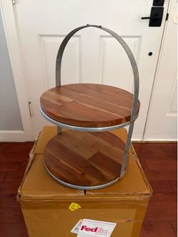 Two tier cake stand