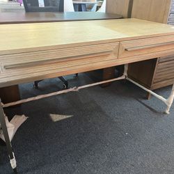 desk，$560