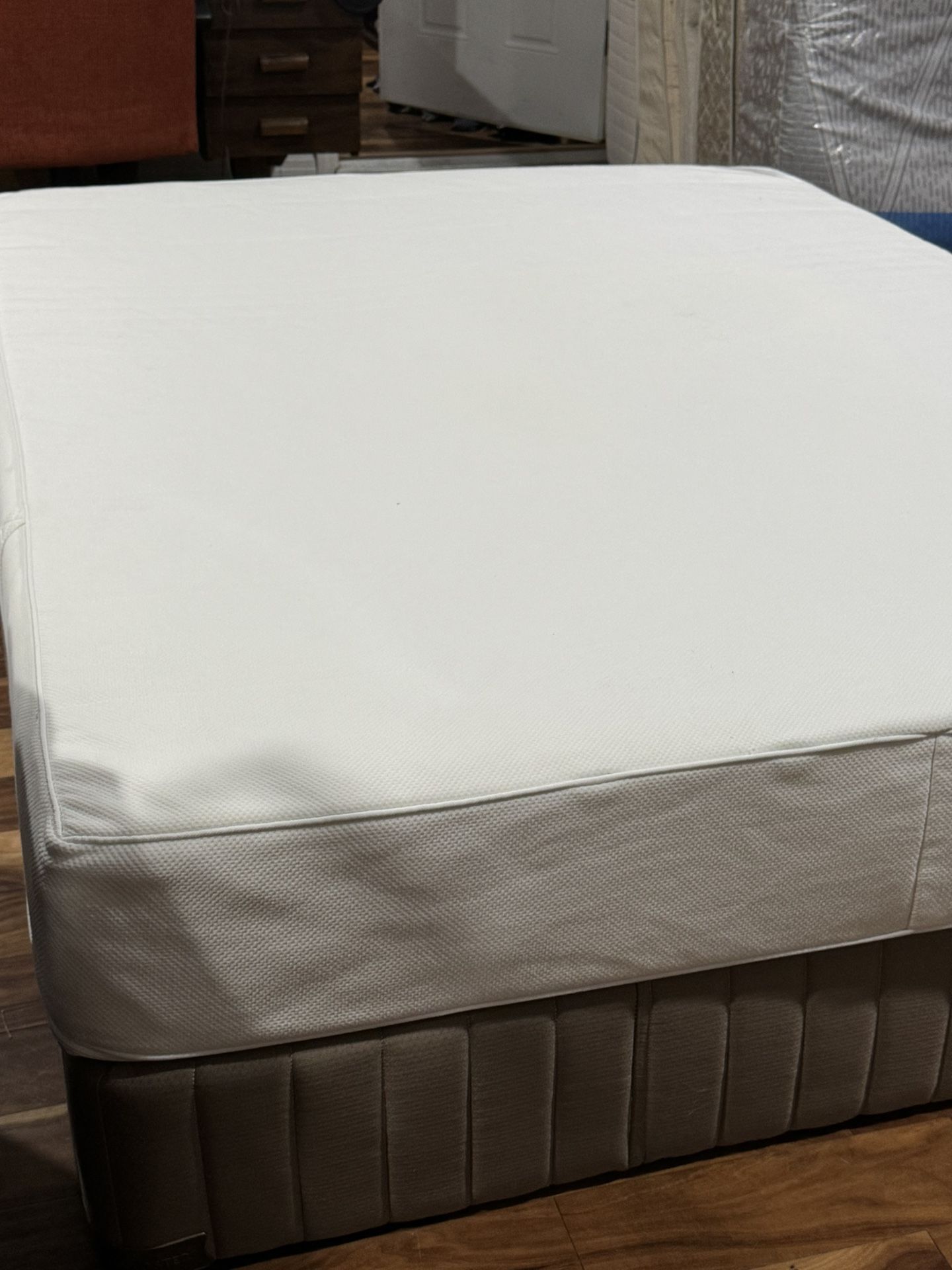 USED QUEEN SIZE MEMORY FOAM MATTRESS ONLY