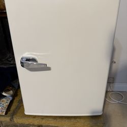 Insignia Retro Mini Fridge 
