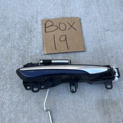 2018 To 2022 Lexus LS500 Right Front Door Outside Handle With Carrier Blue Color