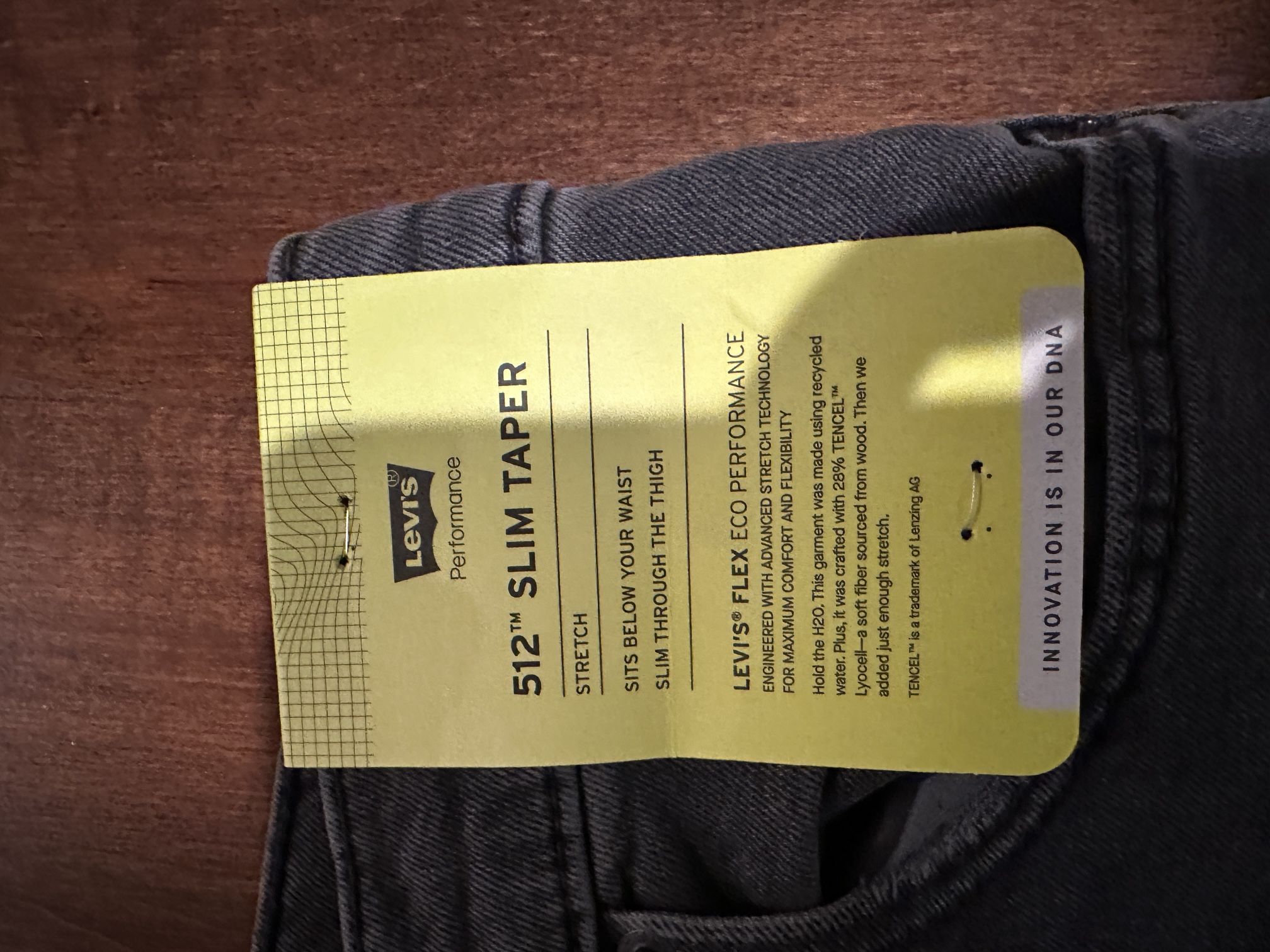 Brand new Levi’s men’s 512 slim taper jeans (W32L30)