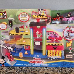 Mickey Ready To Race Garage