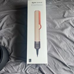 Dyson Airstrait
