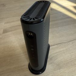 8x4 DOCSIS 3.0 Cable Modem Model: MB7220 