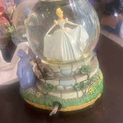 Cinderella Snow Globe 