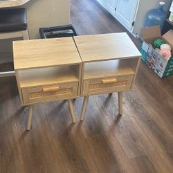 2 Nightstands w/ Drawer
