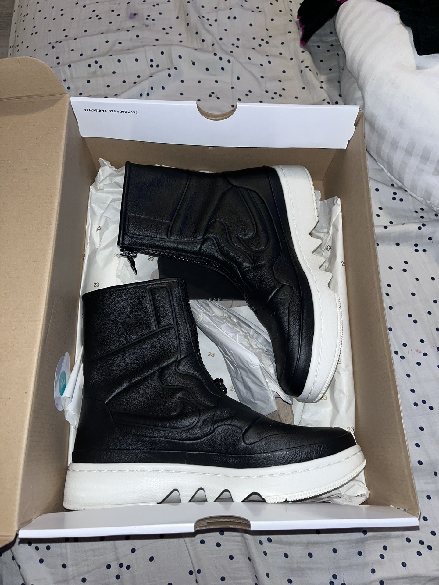 WMNS AIR JORDAN 1 JESTER XX (Size 8.5)