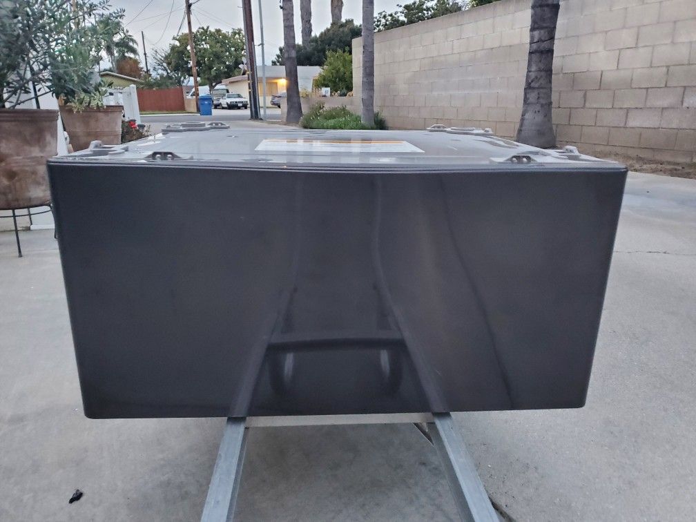 LG Washer And Dryer Pedestal In New Condition